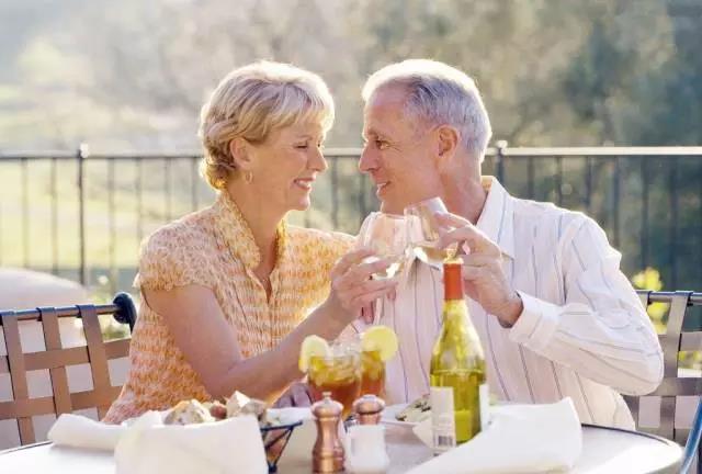 葡萄酒里的白藜芦醇11大神奇功效详解，这是种令